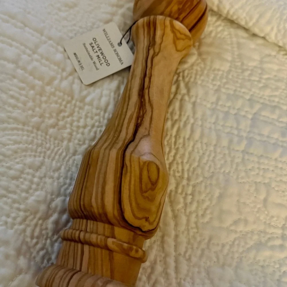 Williams Sonoma Genuine Olivewood Salt Mill